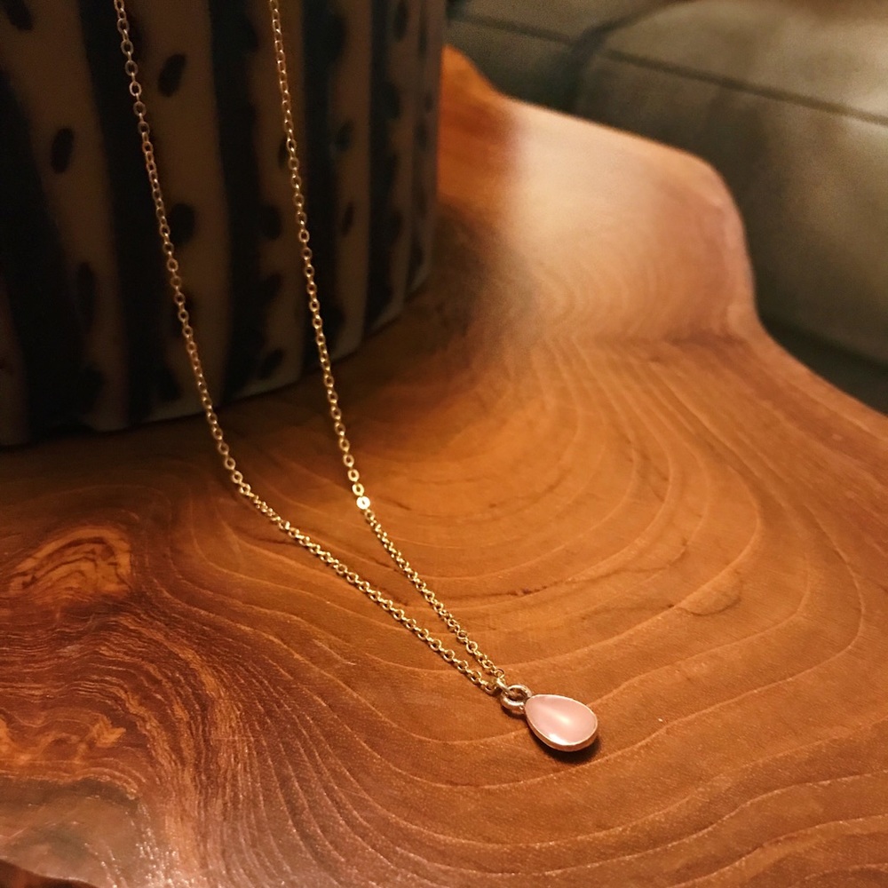 Teardrop pendant necklace
